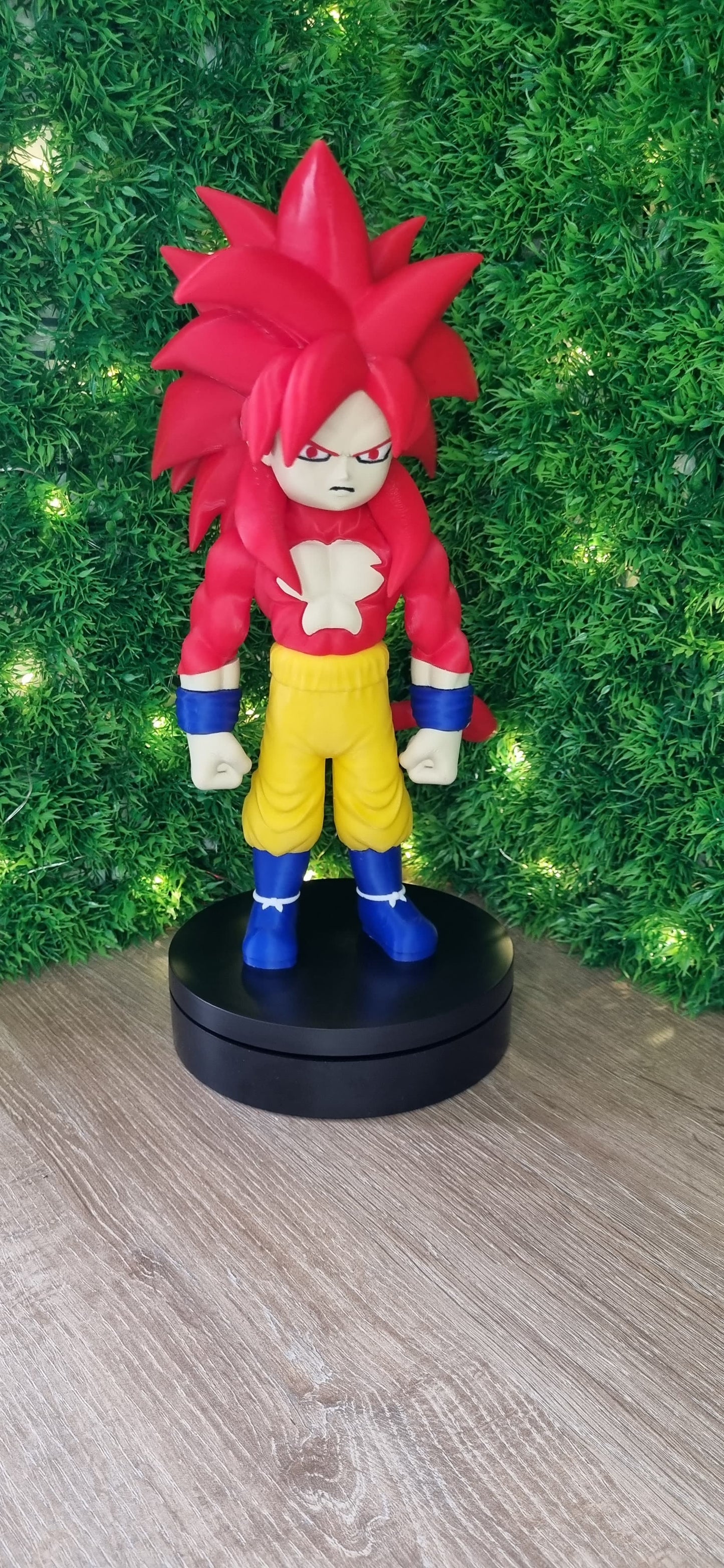 Figura Goku Super Saiyajin 4 Daima